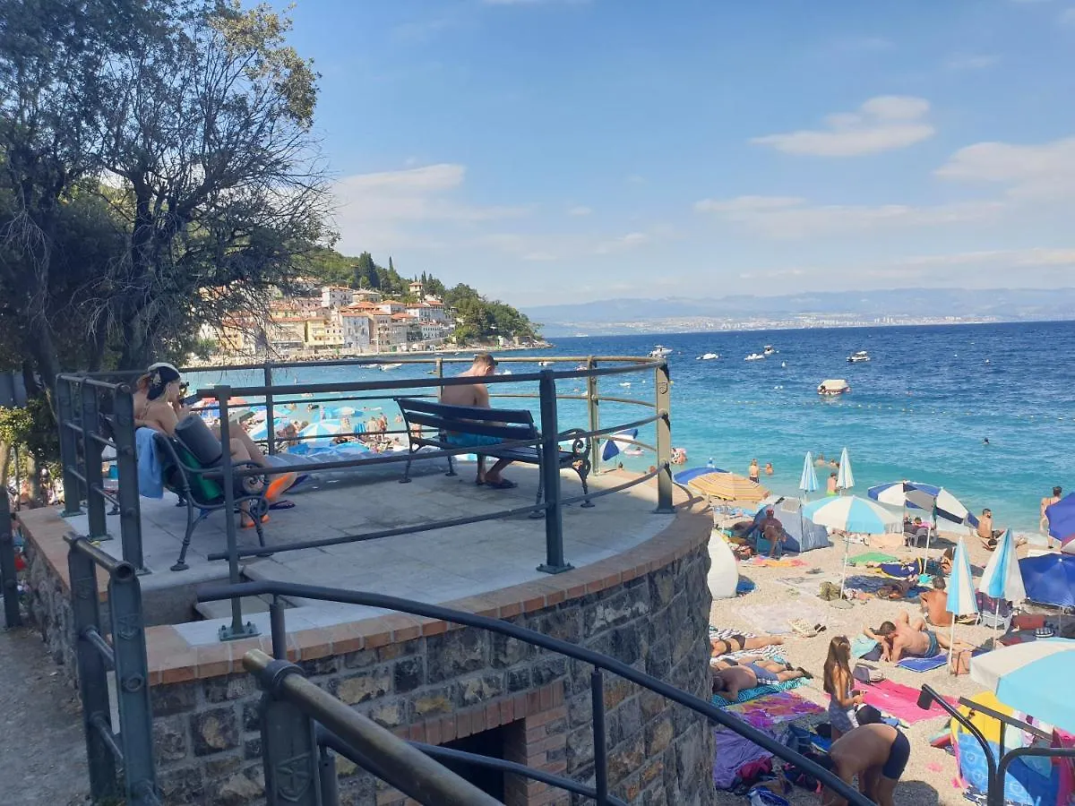 Apartment With Direct Sea View, Free Parking And Close To Beaches And Promenade Lovran Croatia