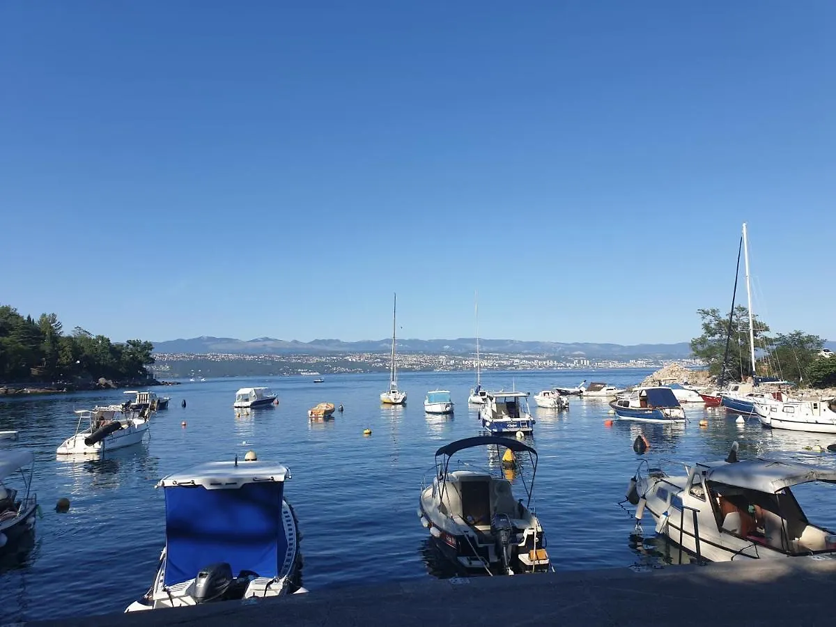 Apartment With Direct Sea View, Free Parking And Close To Beaches And Promenade Lovran Croatia
