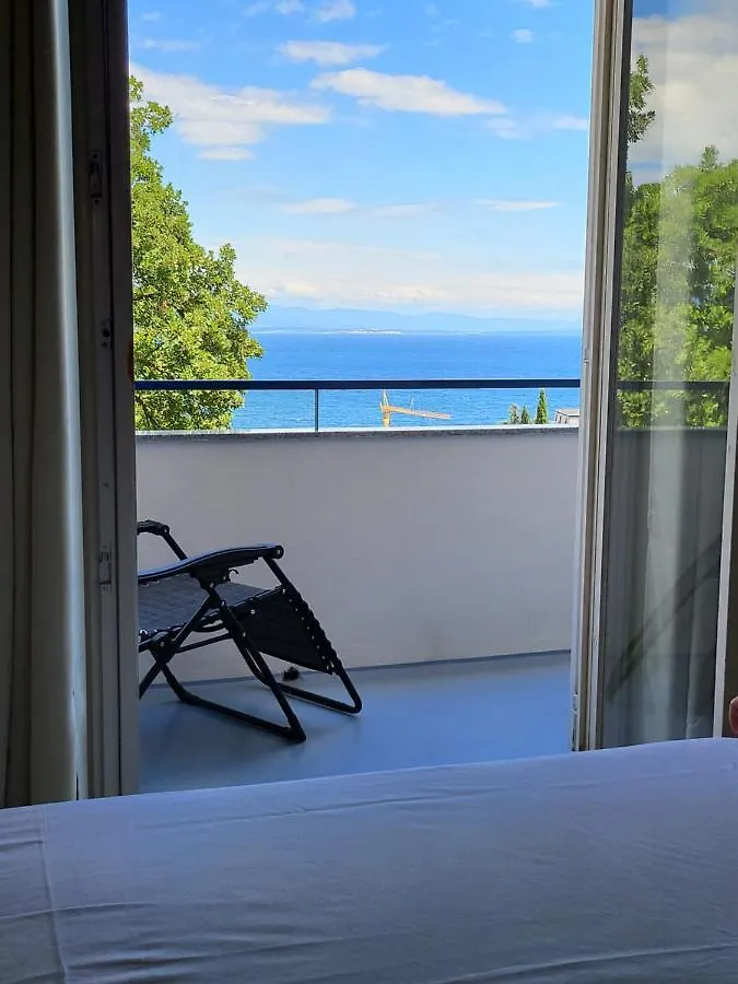 Apartment With Direct Sea View, Free Parking And Close To Beaches And Promenade Lovran