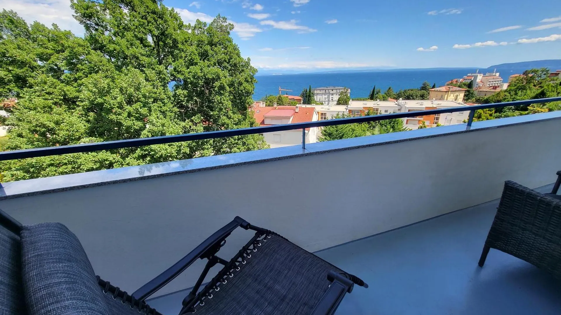 Apartment With Direct Sea View, Free Parking And Close To Beaches And Promenade Lovran