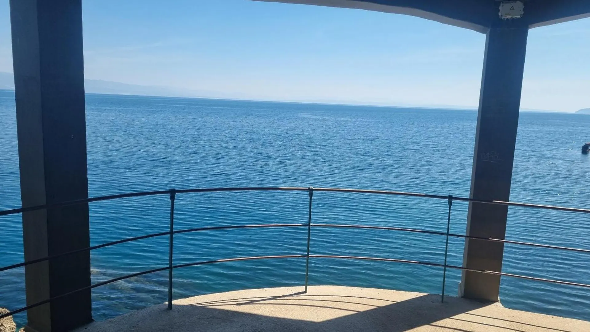 Apartment With Direct Sea View, Free Parking And Close To Beaches And Promenade Lovran Croatia