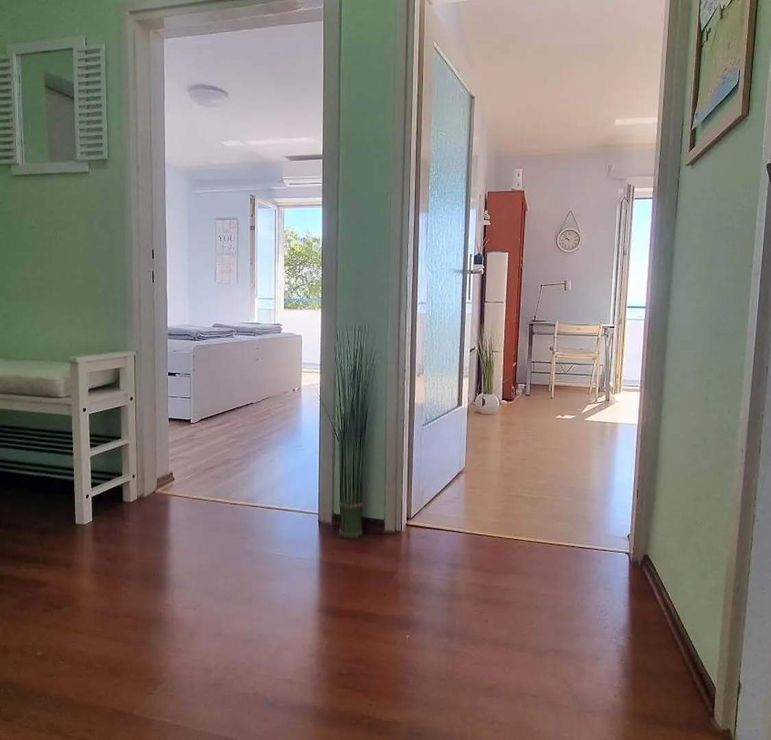 Apartment With Direct Sea View, Free Parking And Close To Beaches And Promenade Lovran