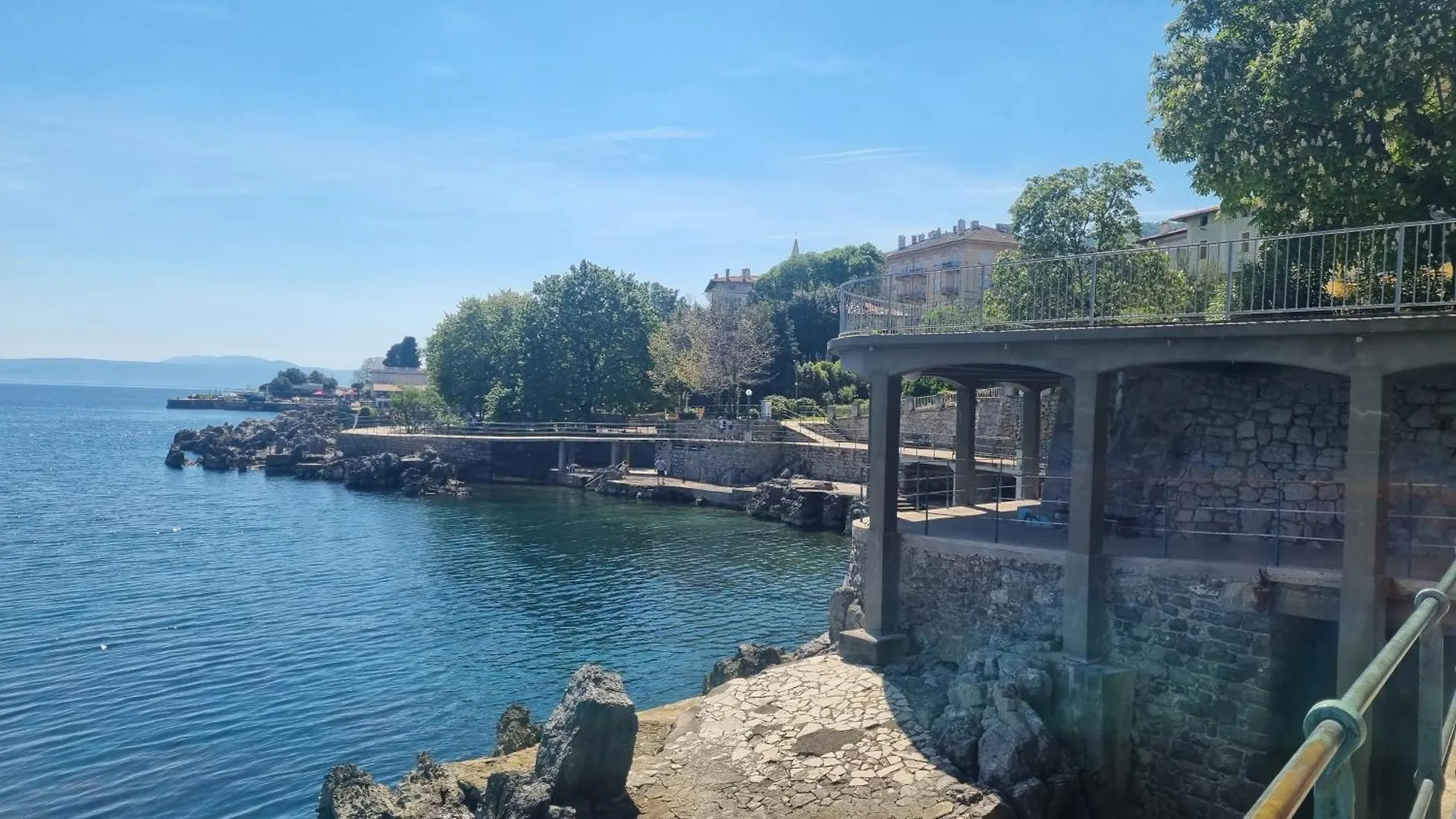 Apartment With Direct Sea View, Free Parking And Close To Beaches And Promenade Lovran