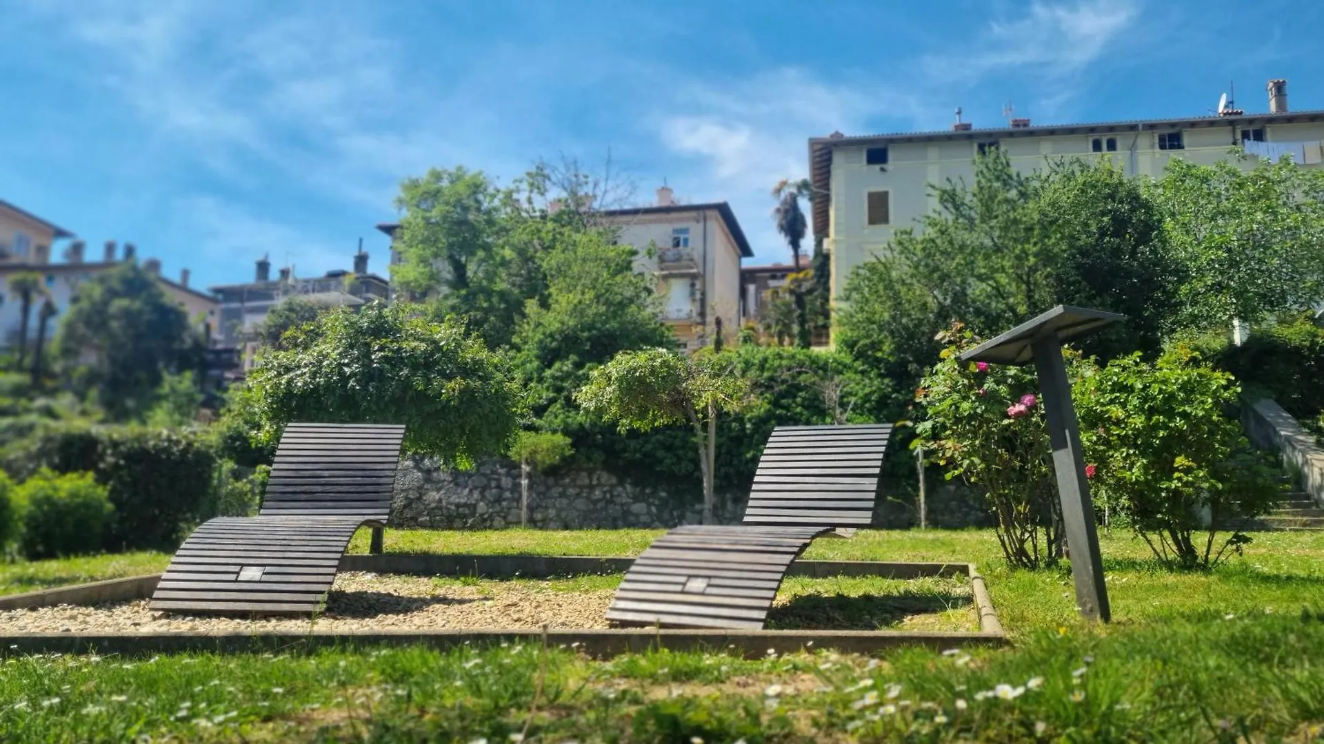 Apartment With Direct Sea View, Free Parking And Close To Beaches And Promenade Lovran
