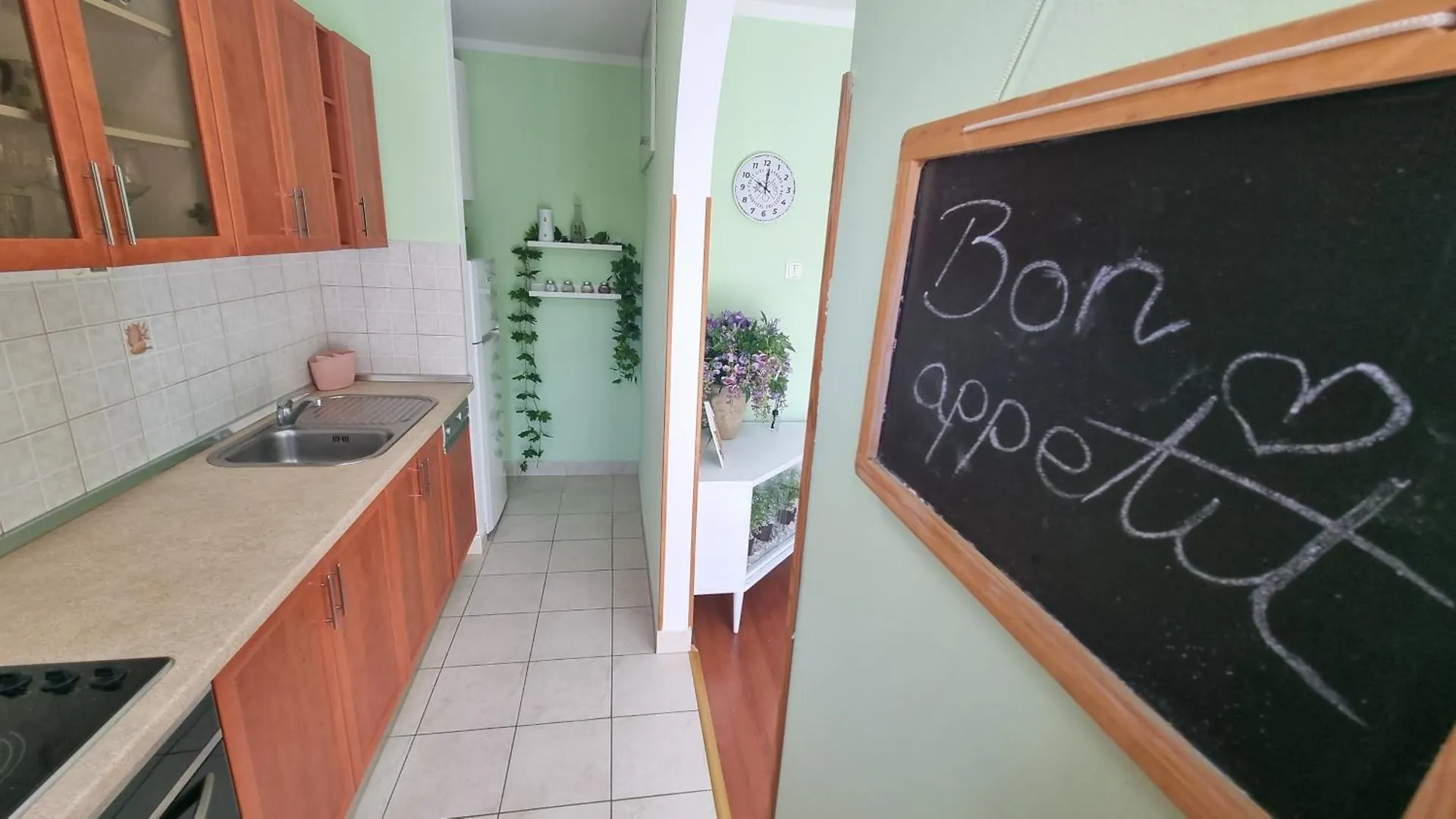 Apartment With Direct Sea View, Free Parking And Close To Beaches And Promenade Lovran